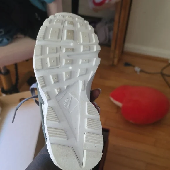 Kids Nike Huarache Sneakers - Picture 2 of 3